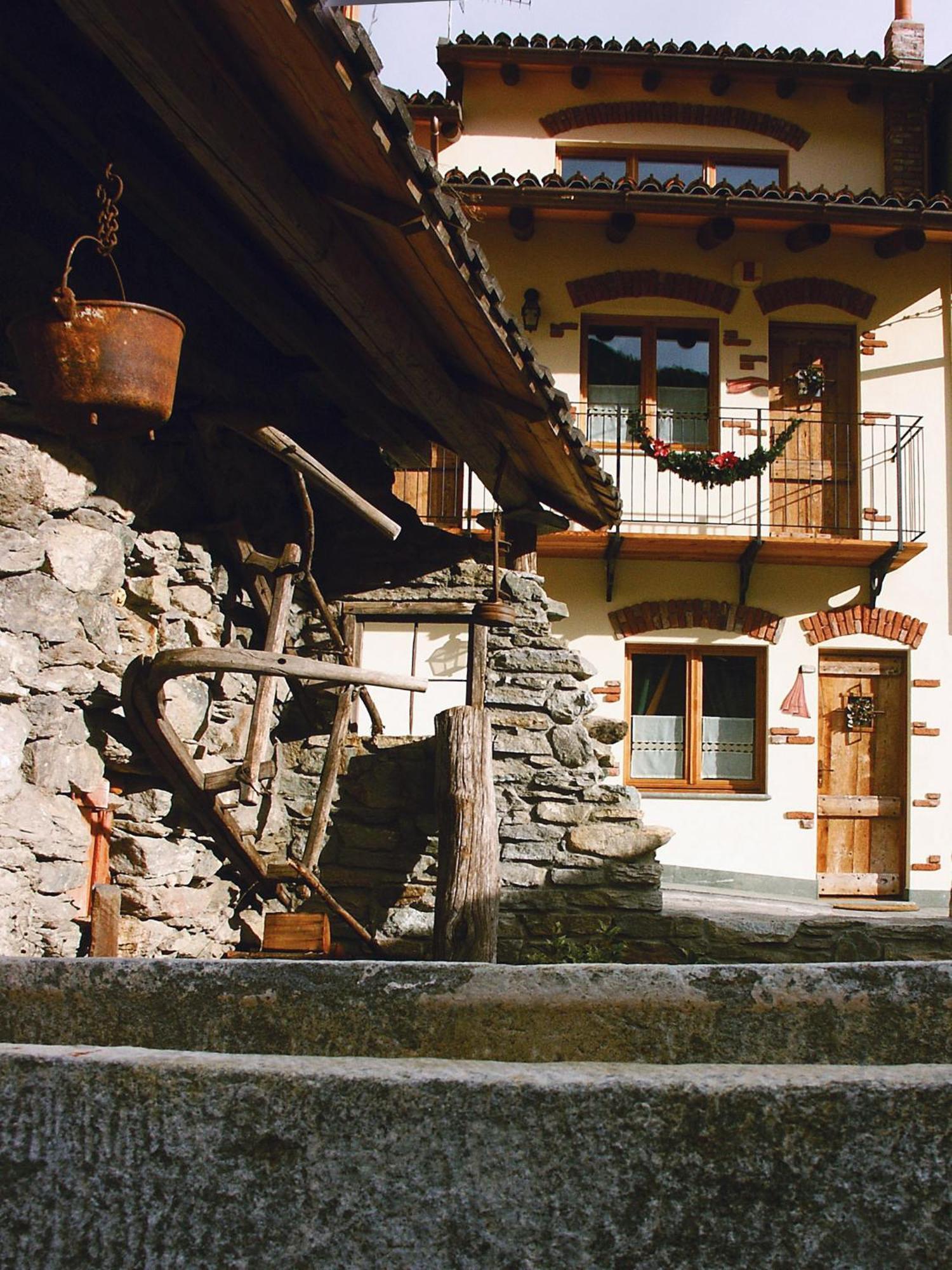 Le Village Montjovet Luaran gambar